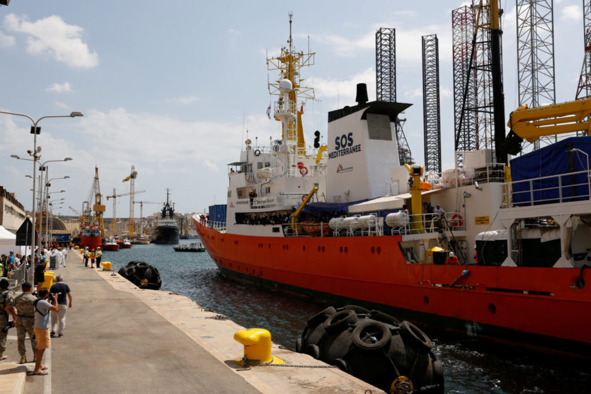 “Έπιασε” λιμάνι στην Μάλτα το Aquarius με τους 141 μετανάστες
