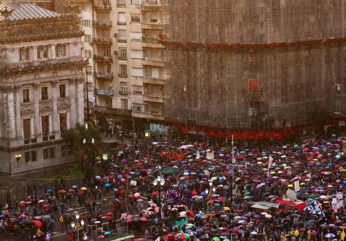 Αργεντινή: Χιλιάδες στους δρόμους κατά των περικοπών για τα πανεπιστήμια