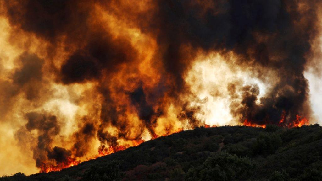 Μεγαλώνει η λίστα του θανάτου! Ασταμάτητη η “πύρινη λαίλαπα” στην Καλιφόρνια