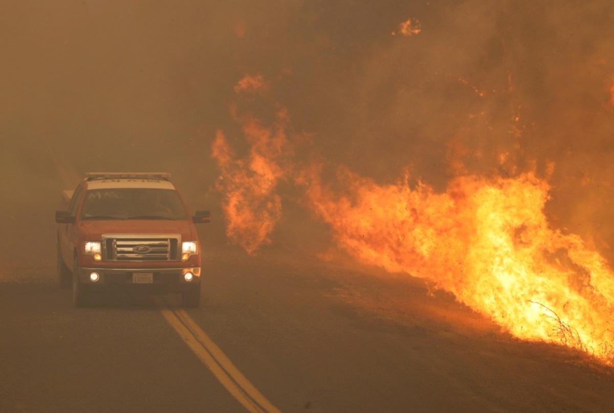 Μεγα-πυρκαγιά καίει την Καλιφόρνια – Η μεγαλύτερη στην ιστορία της πολιτείας