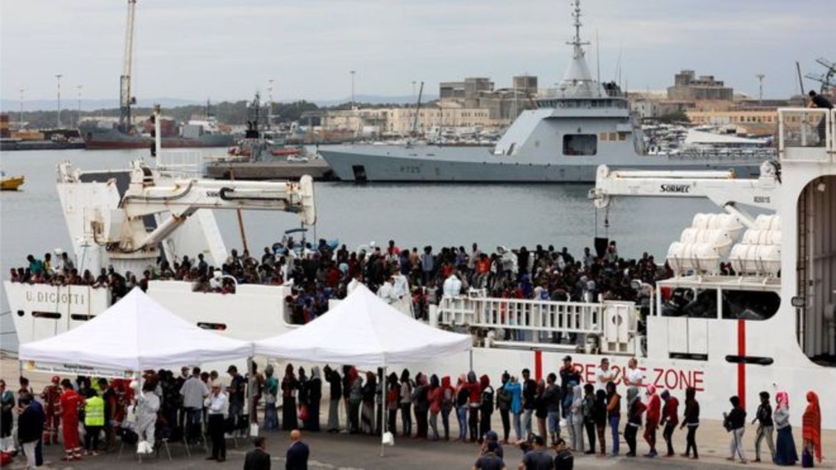 Ιταλία: “Δένουν” στην Κατάνη οι 180 μετανάστες του Diciotti – Άγνωστο αν θα τους επιτραπεί να κατέβουν από το