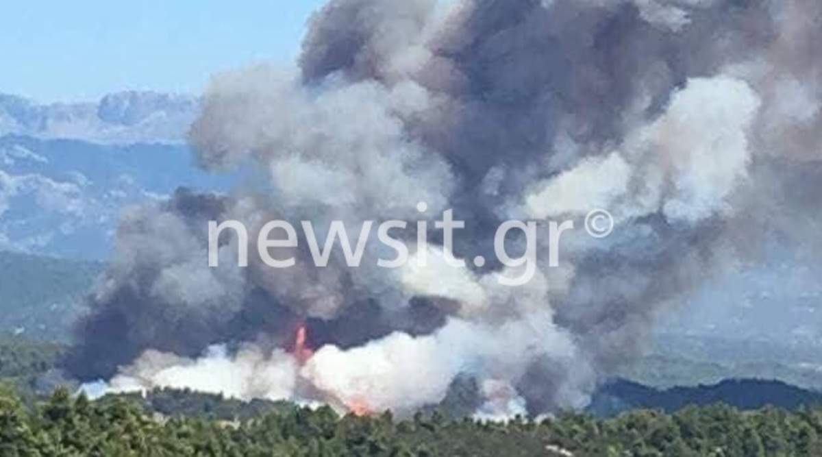 Φωτιά Εύβοια – Εκκενώνονται χωριά, καπνός σκέπασε όλη την περιοχή