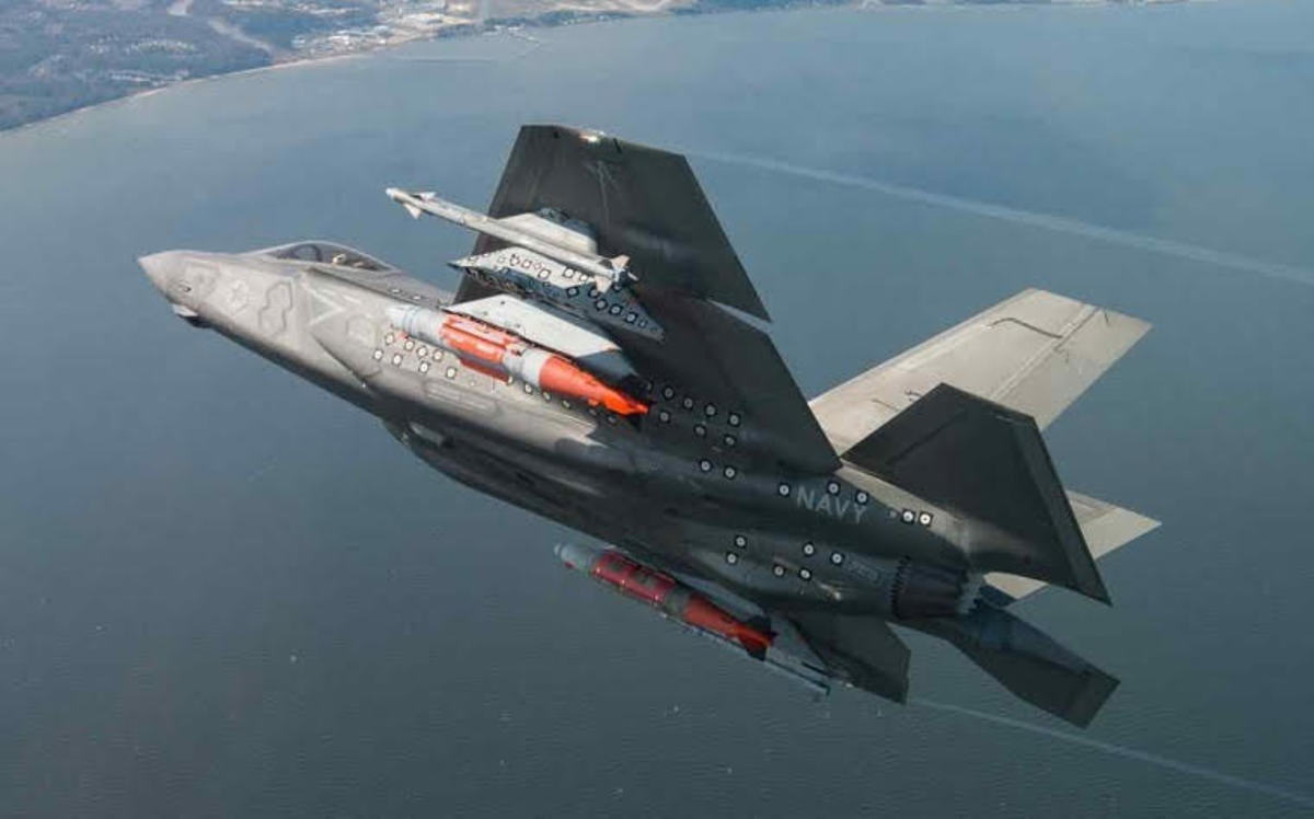 Ολλανδικά F-35 οπλισμένα σαν αστακοί σε μια σπάνια εμφάνιση! [vid]