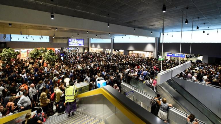 Χάος στο αεροδρόμιο της Φρανκφούρτης εξαιτίας μιας... οικογένειας Γάλλων! Αμέτρητες ακυρώσεις - Απίστευτες εικόνες