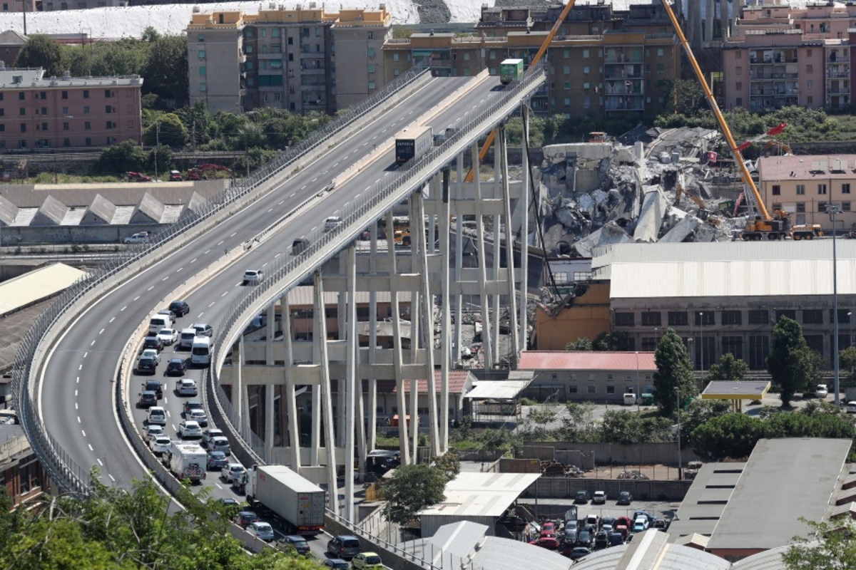 Spiegel Online: Η λιτότητα μέχρι θανάτου και η κατάρρευση της γέφυρας στη Γένοβα