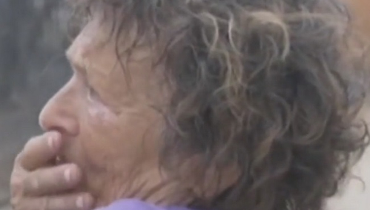 Μάτι Αττικής: Συγκλονίζει η γυναίκα που επέζησε από το οικόπεδο του θανάτου – “Έτσι πέθαναν οι 26 άνθρωποι” – video