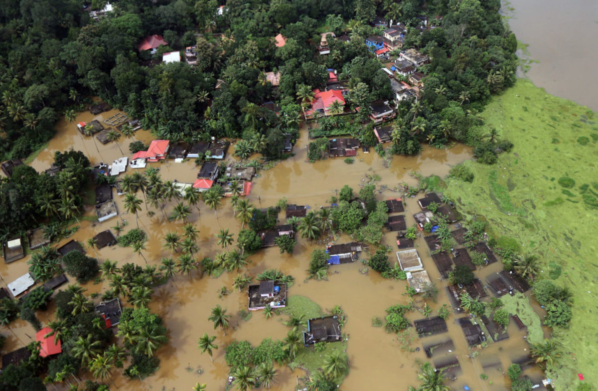 Θρήνος στην Ινδία – Στους 164 οι νεκροί από τις φονικές πλημμύρες
