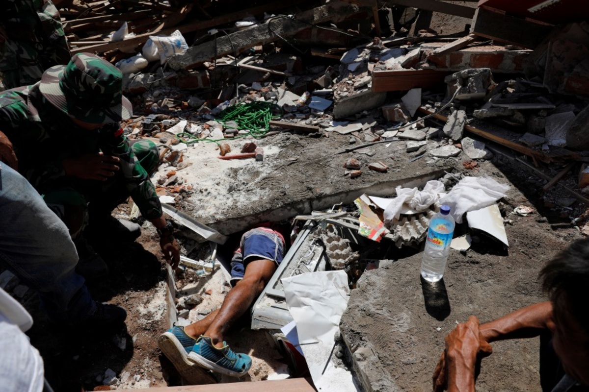 Δράμα δίχως τέλος! 131 έφτασαν οι νεκροί από τον φονικό σεισμό στην Ινδονησία! [pics]