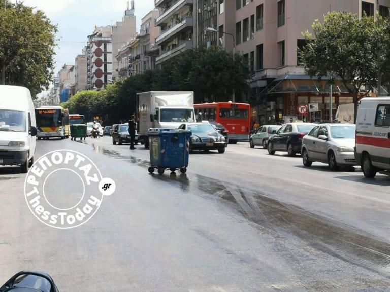 Θεσσαλονίκη: Αυτοκίνητα κάνουν… πατινάζ στο δρόμο – Κίνδυνος στην Εγνατία από λάδια στο οδόστρωμα