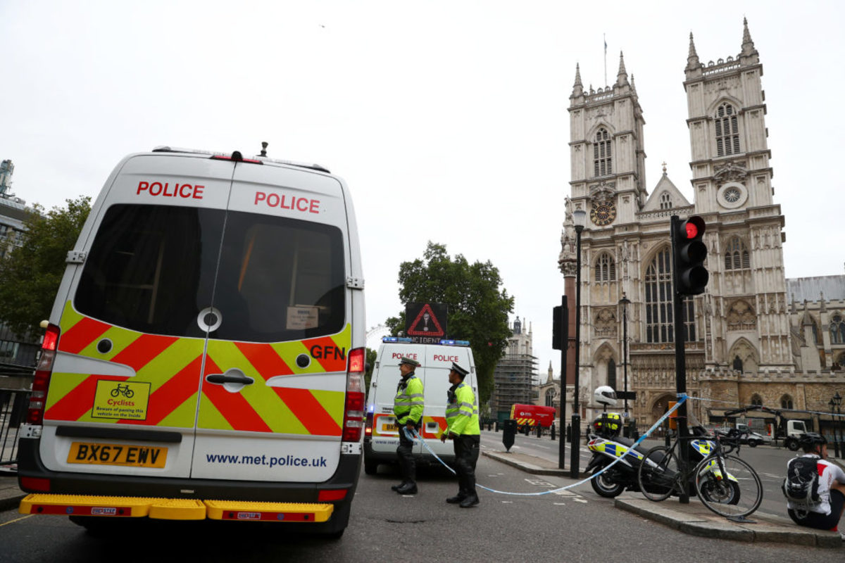 Τρομοκρατικό το χτύπημα στο Λονδίνο – “Συναγερμός” για τα κίνητρα του οδηγού που παρέσυρε πεζούς και ποδηλάτες