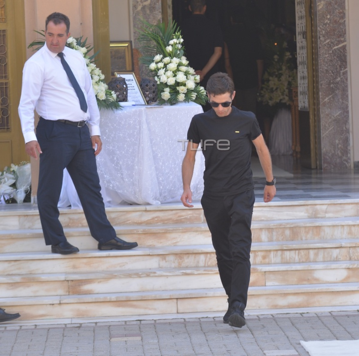 Θρήνος στην κηδεία της δημοσιογράφου Νατάσας Βαρελά – Ποιοι είπαν το τελευταίο αντίο