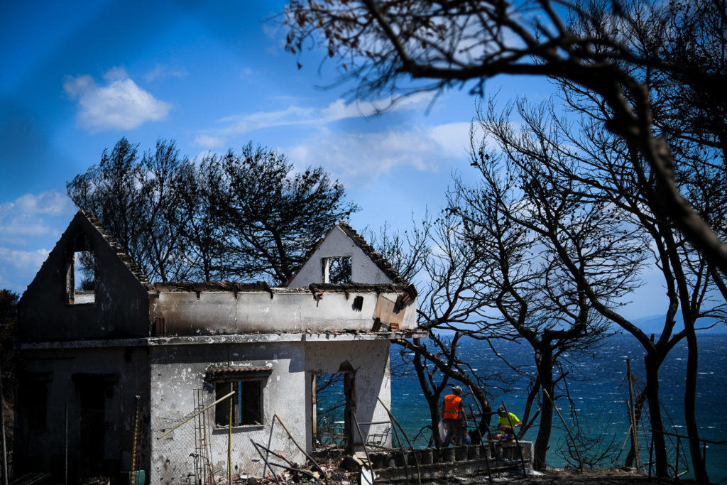 Φωτιές στην Αττική: Έφτασαν τις 3.957 οι αιτήσεις των πυρόπληκτων για το έκτακτο επίδομα