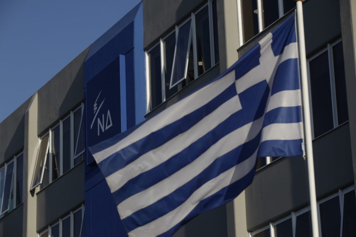 Απάντηση ΝΔ στα tweets του Τσίπρα: “Πολύ αργά για τους Έλληνες”