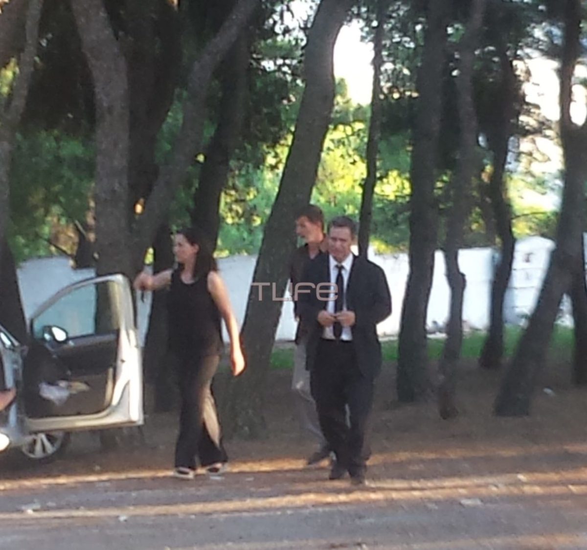 Νίκος Στεφανής: Συντετριμμένος στην κηδεία της συζύγου του, Ρίκας Βαγιάνη [pics]