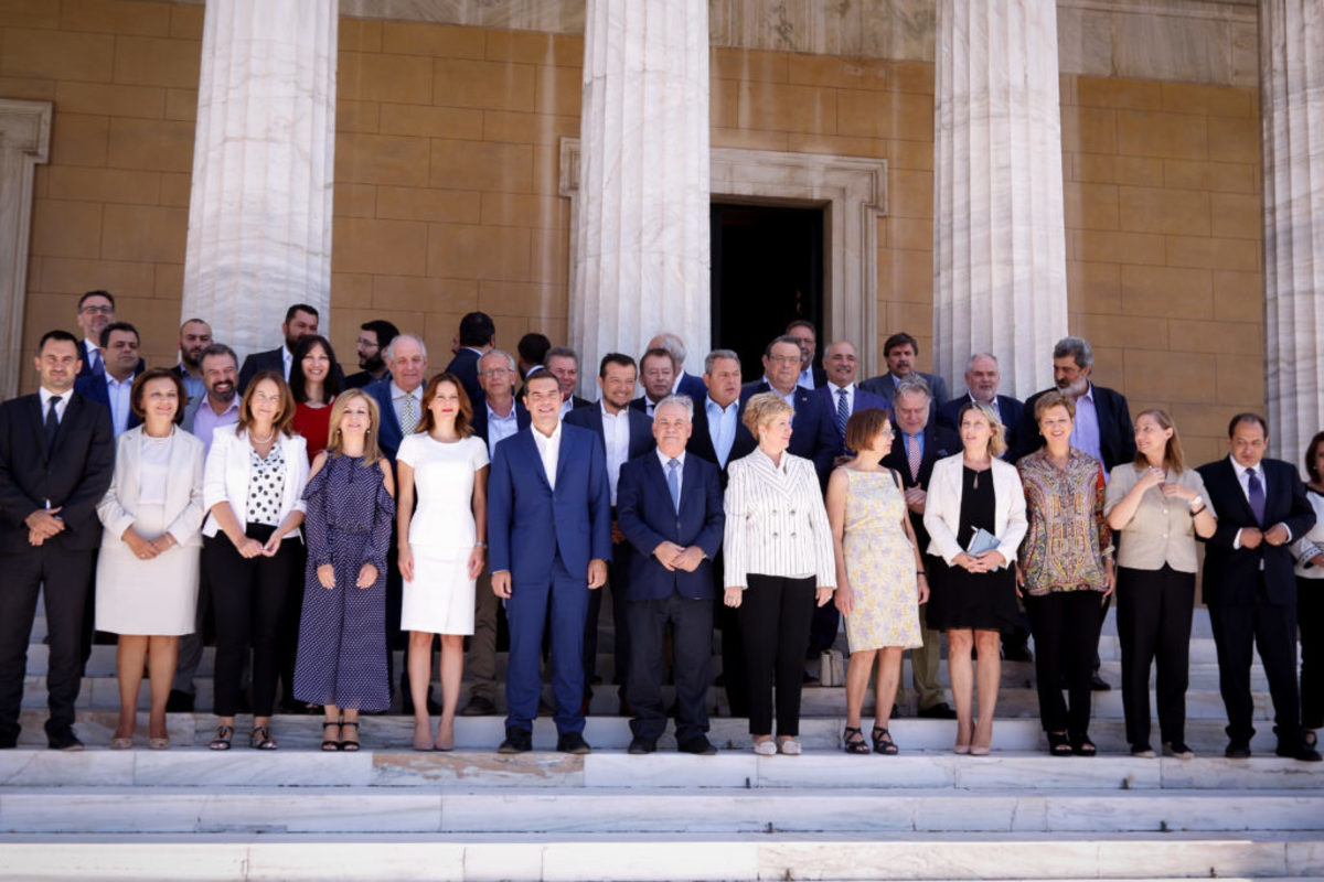 Υπουργικό: Η οικογενειακή φωτογραφία – Έλειπε η Νοτοπούλου [pics]