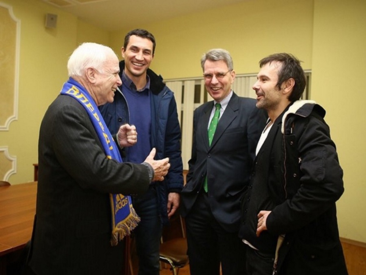 Ύστατο χαίρε από τον Τζέφρι Πάϊατ στον Γερουσιαστή Μακέιν