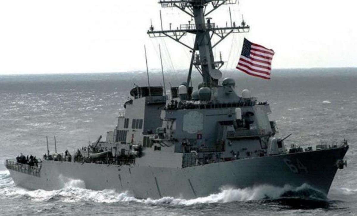 Υπερσύγχρονο αντιτορπιλικό του 6ου Στόλου “κόβει βόλτες” στην… αυλή του Πούτιν και του Ερντογάν