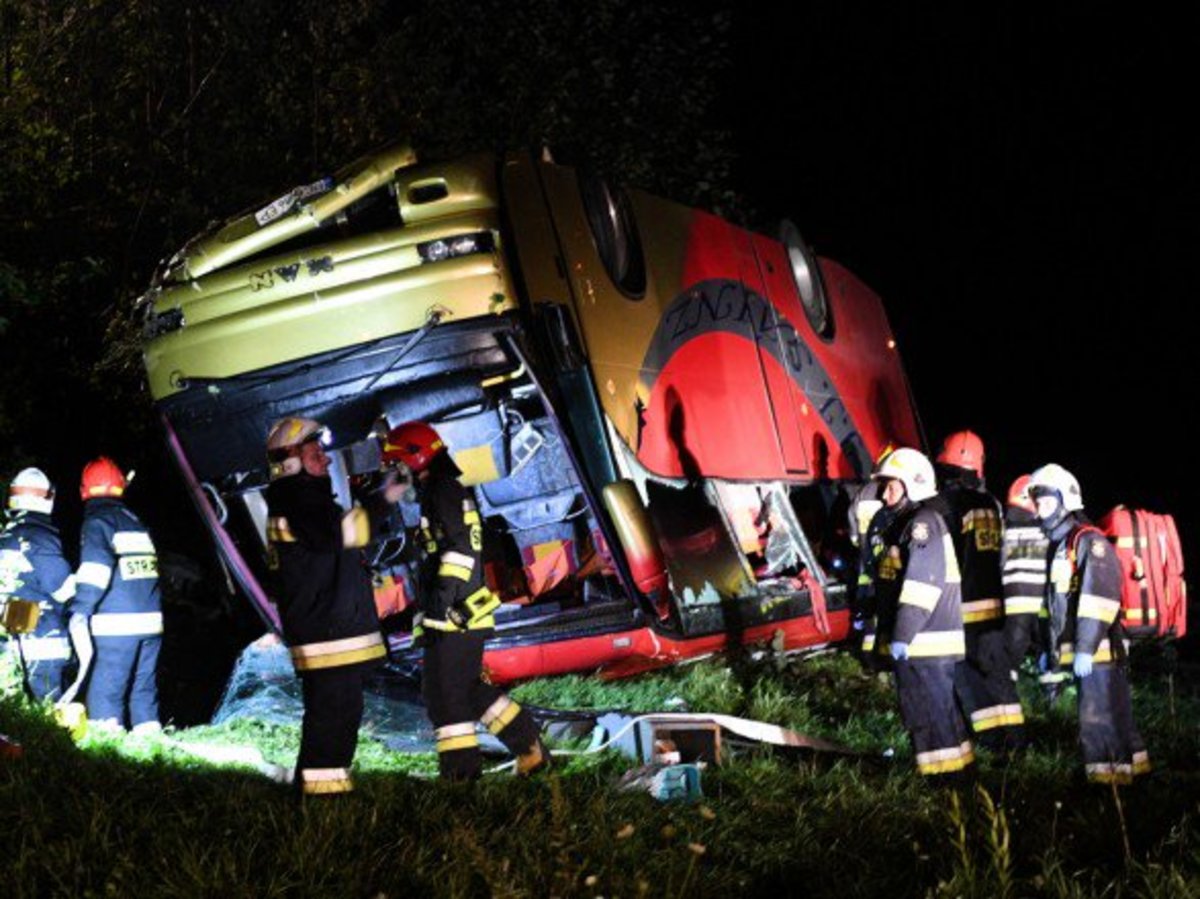 Τραγωδία με τουριστικό λεωφορείο στην Πολωνία – Τρεις νεκροί και 18 τραυματίες