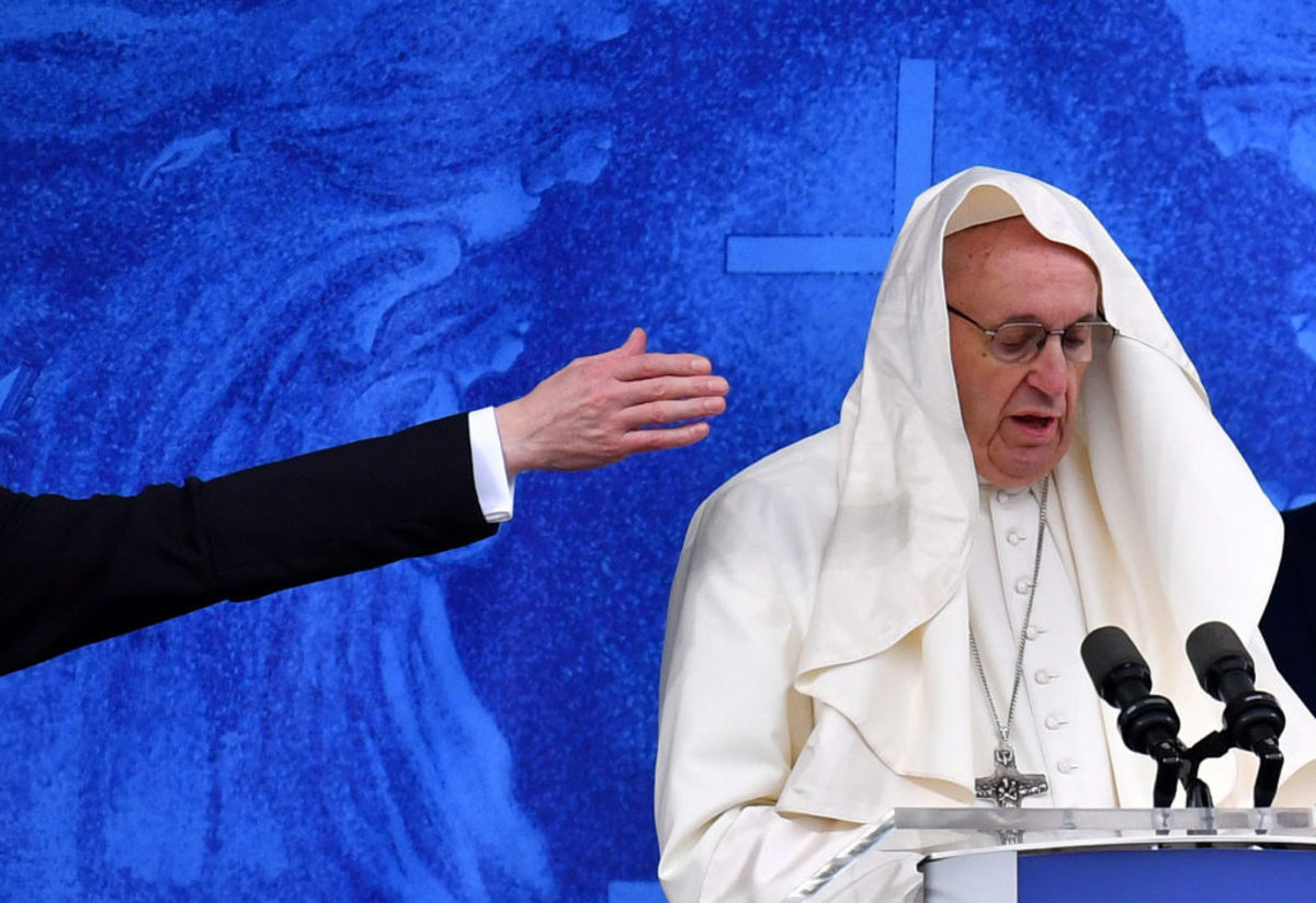 Αρχιεπίσκοπος ζητά την παραίτηση του Πάπα Φραγκίσκου!