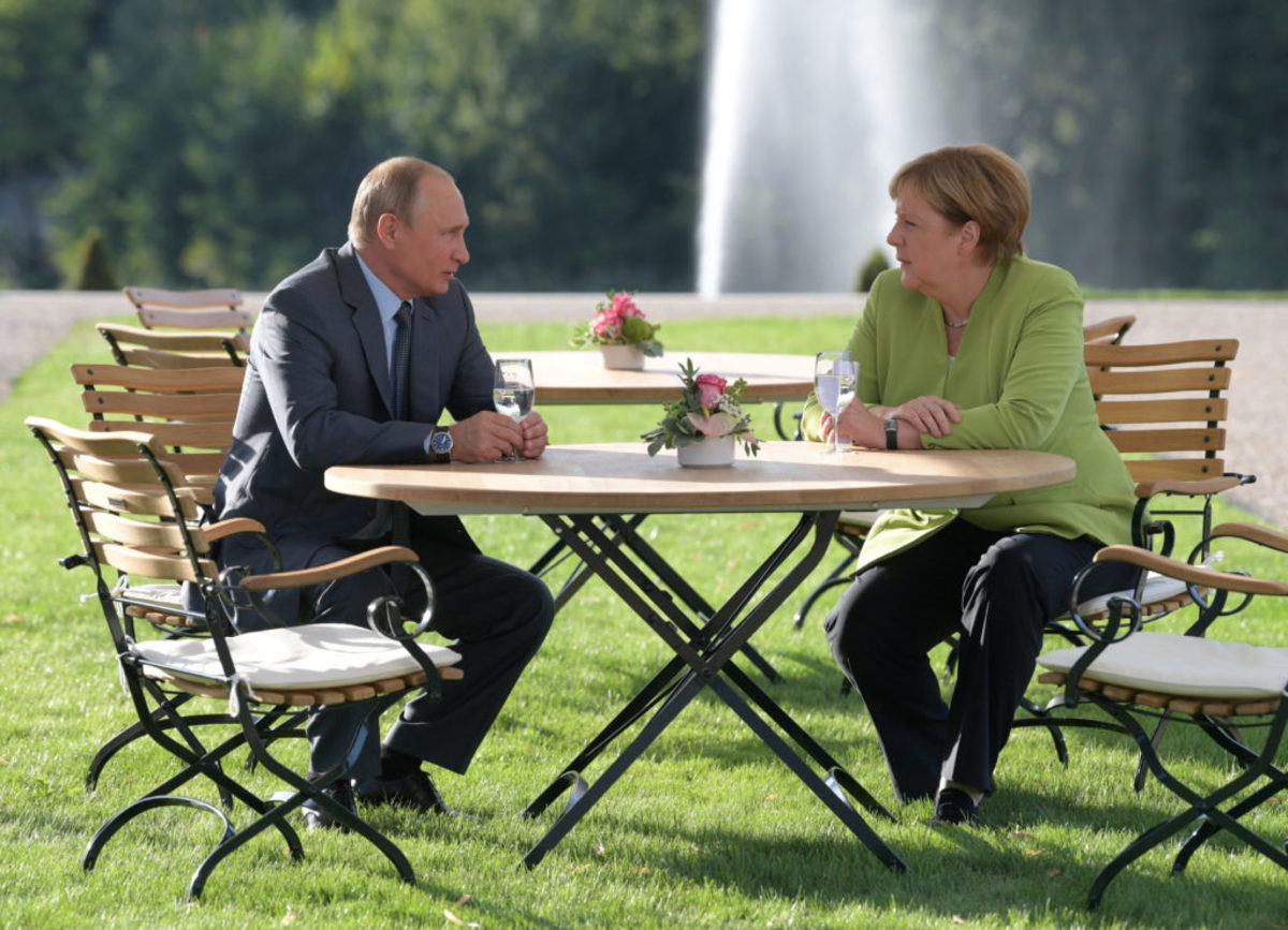 Μέρκελ: Απαραίτητη η συνεργασία με την Ρωσία εν’ όψει… παγκόσμιων συγκρούσεων