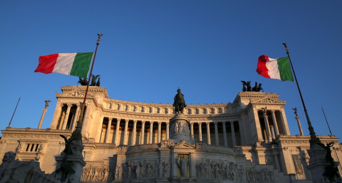 «Μύρισε»… 2012 στην Ιταλία για την ανεργία