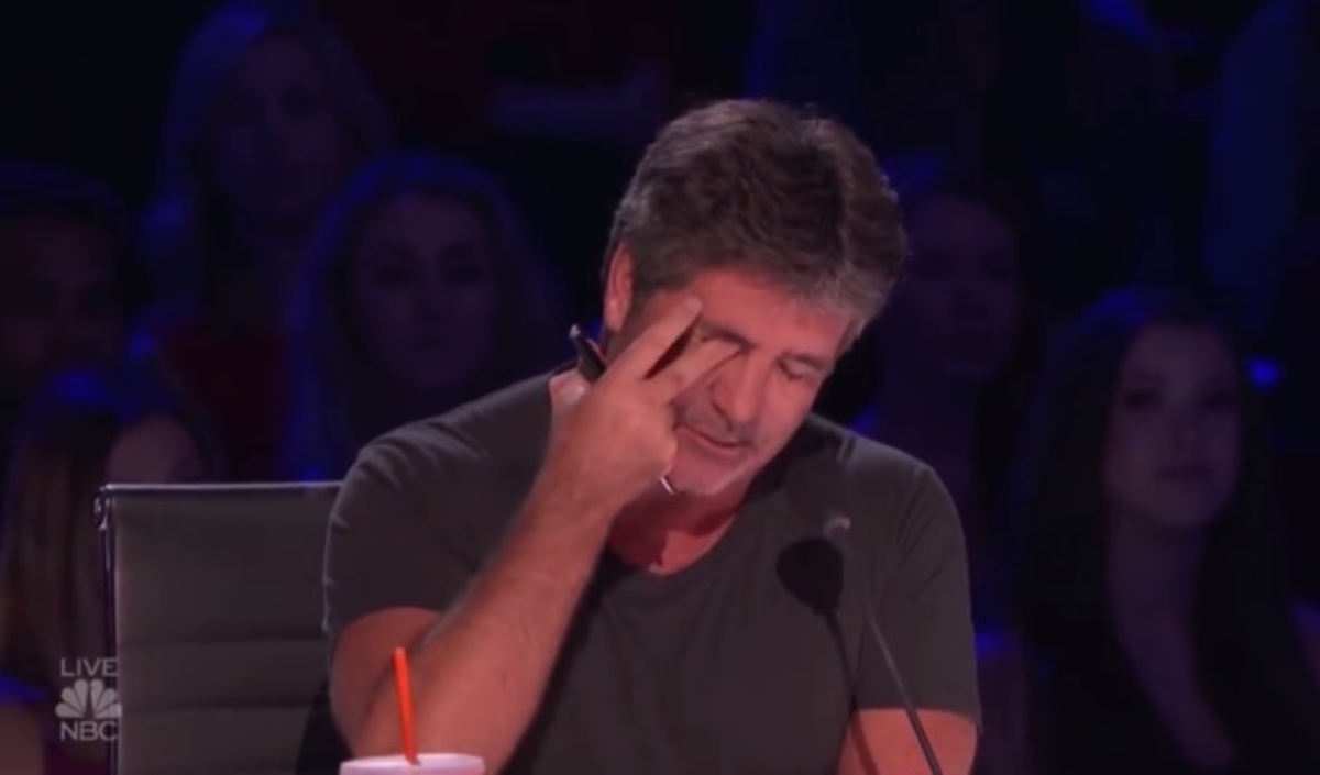 «Λύγισε» ο Simon Cowell στον αέρα του America’s Got Talent! [vid]