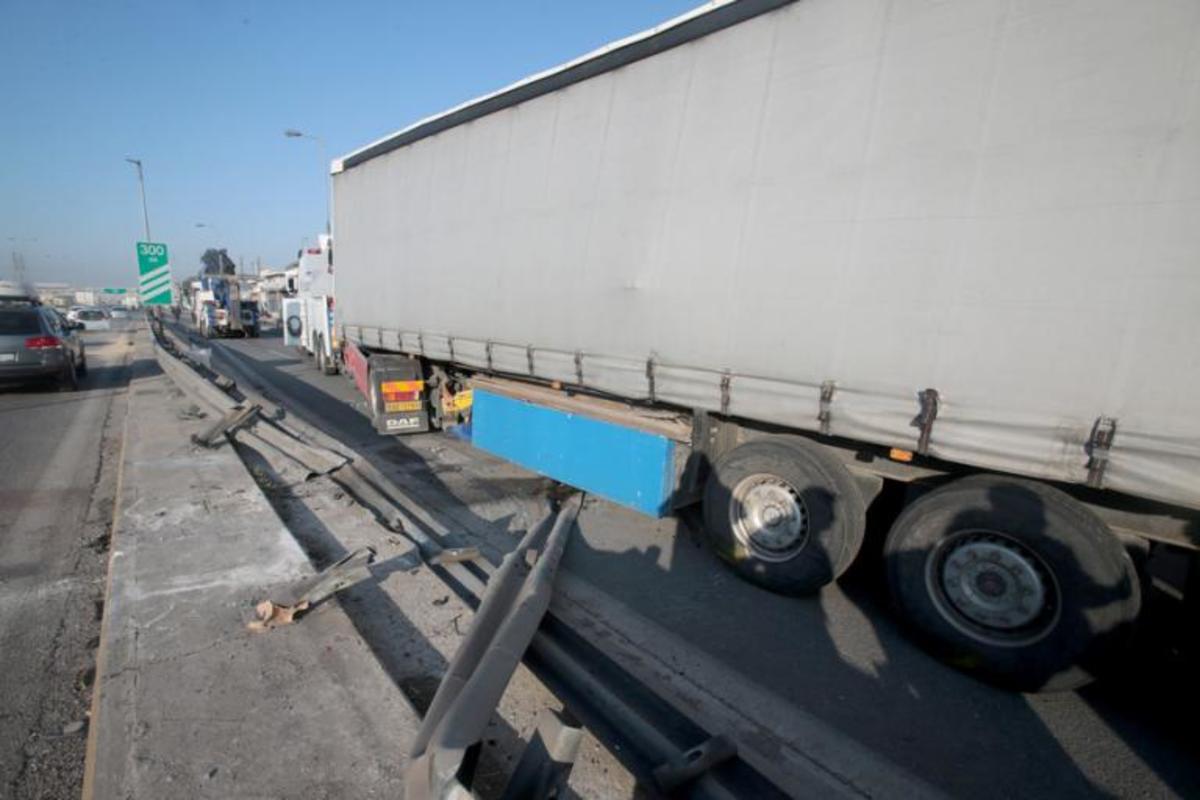 Φονικό τροχαίο στην Εθνική οδό Θεσσαλονίκης – Σερρών! Ανετράπη νταλίκα – Νεκρός ο οδηγός