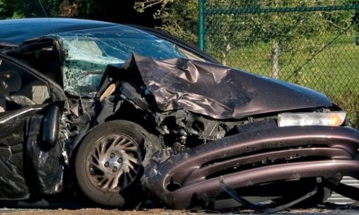 Χανιά: Αυτοκίνητο “τσακίστηκε” πάνω σε τοίχο – Ένας νεκρός, μία τραυματίας
