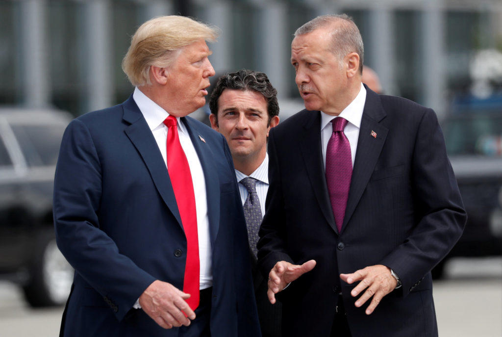 Η Τουρκάλα υπουργός Εμπορίου… ικετεύει τον Τραμπ να διαπραγματευθούν για τους δασμούς!