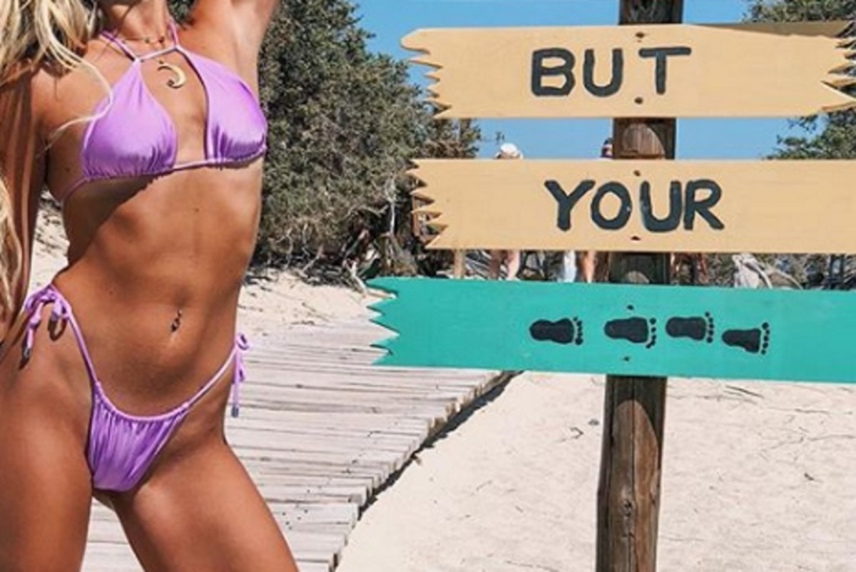 Αναστατώνει την Κρήτη με το μικροσκοπικό μαγιό της!