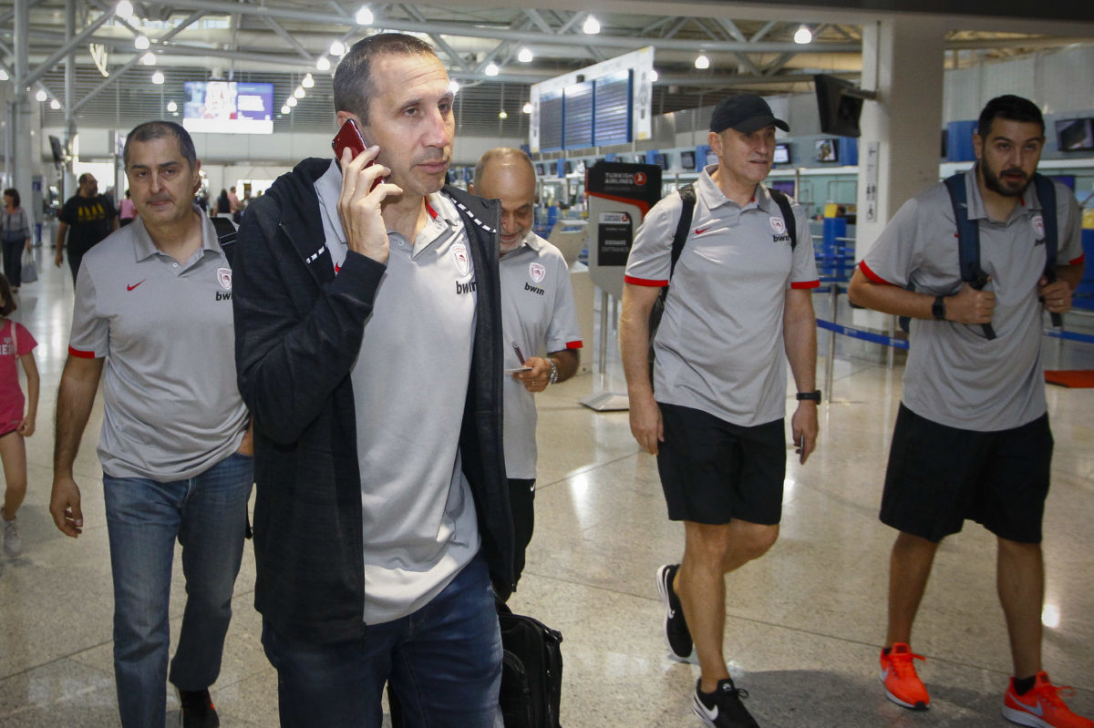 “Πέταξε” για Μάλαγα ο Ολυμπιακός [pics]