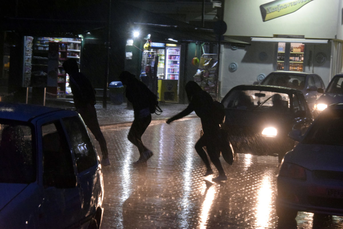 Τεράστια προβλήματα στην ηλεκτροδότηση – Βόρεια προάστια και ανατολική Αττική στο μάτι του κυκλώνα