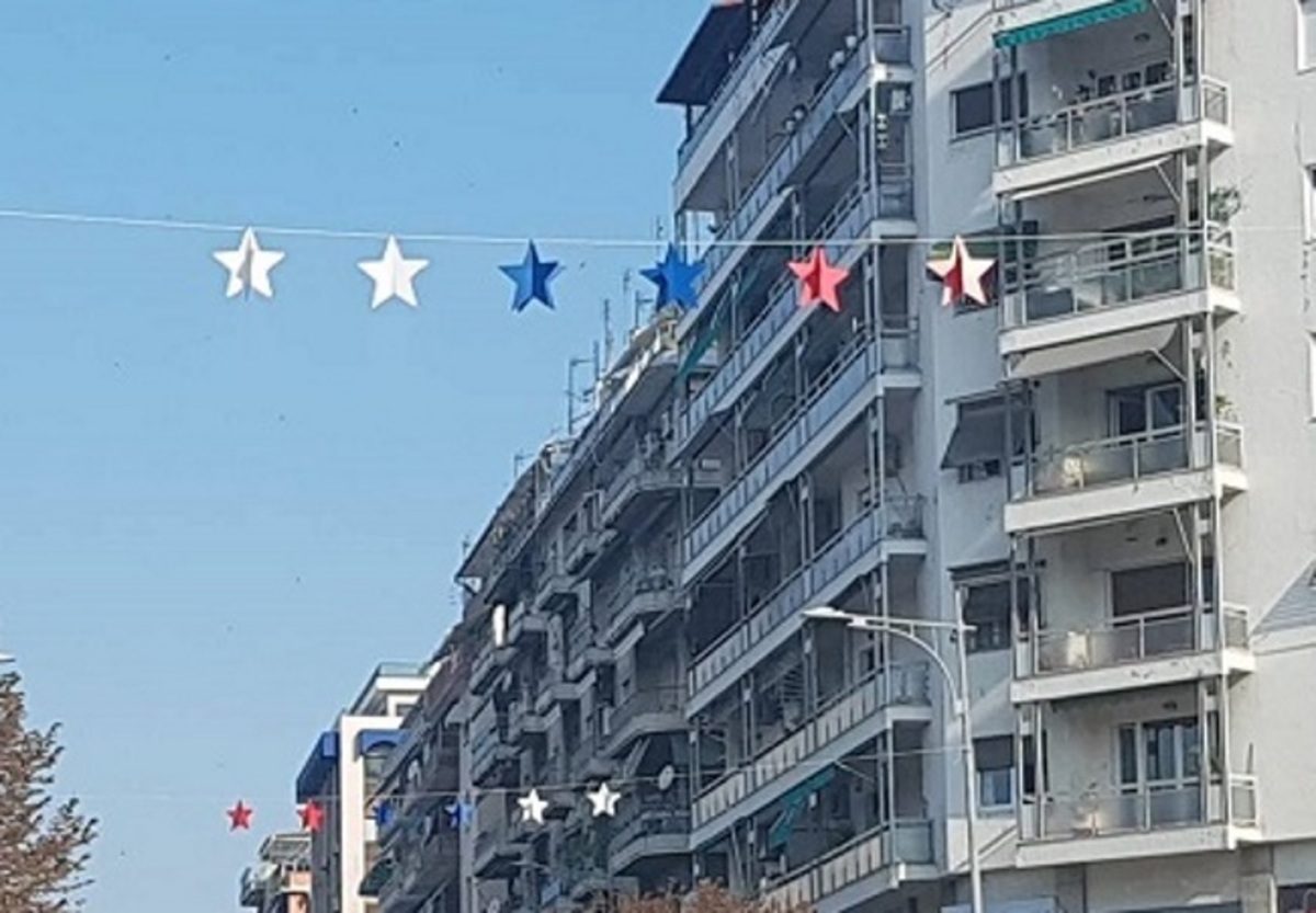 Θεσσαλονίκη: Διχάζουν τα αστέρια που στολίζουν την πόλη ενόψει ΔΕΘ – Οι πρώτες εικόνες [pics]