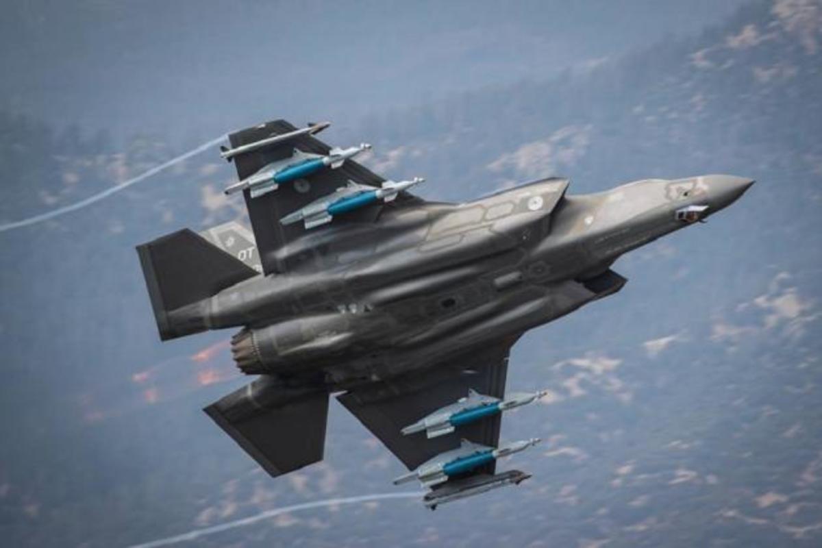 F-35: Για ποιο λόγο αναγκάζουν τους Αμερικανούς να παρατήσουν τα F-22!
