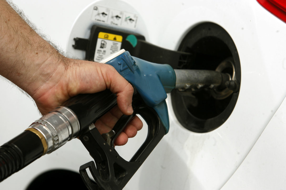 Φωτιά στην τιμή σε βενζίνη και πετρέλαιο θέρμανσης – Ρεκόρ τεσσάρων χρόνων στο πετρέλαιο