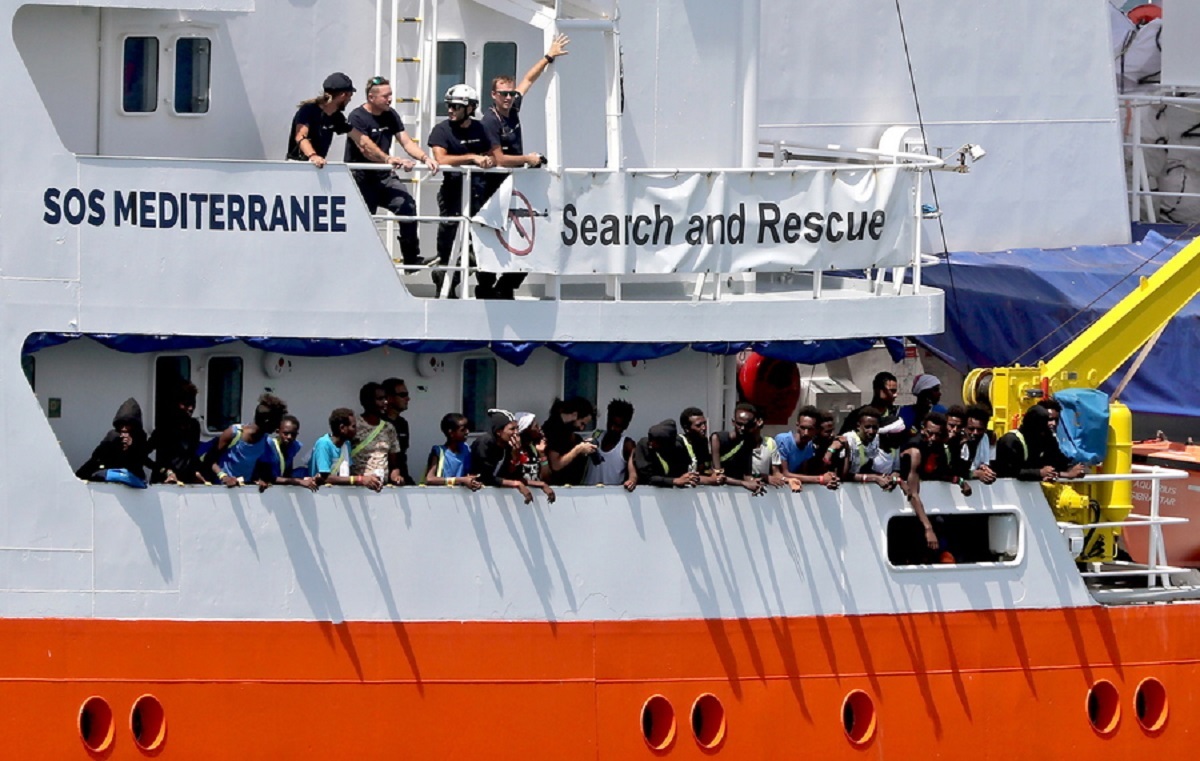 Στη Γαλλία το Aquarius – Ζητά λιμάνι να αποβιβάσει 58 πρόσφυγες και μετανάστες