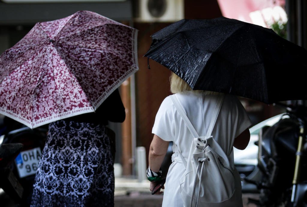 Καιρός: Έρχονται βροχές και καταιγίδες – Δείτε που η ομπρέλα είναι απαραίτητο αξεσουάρ