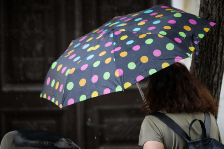 Καιρός: Πάρτε ομπρέλα – Δείτε που θα βρέξει σήμερα