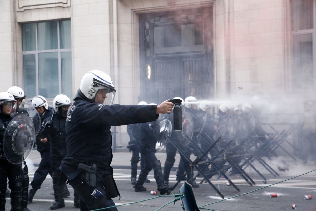 Βρυξέλλες: Σοβαρά επεισόδια σε μεγάλη διαδήλωση δημοσίων υπαλλήλων [pics]