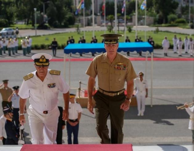 ΓΕΕΘΑ: Χέρι με χέρι ο  Ναύαρχος Ευάγγελος Αποστολάκης με τον Στρατηγό Ντάνφορντ! [pics]