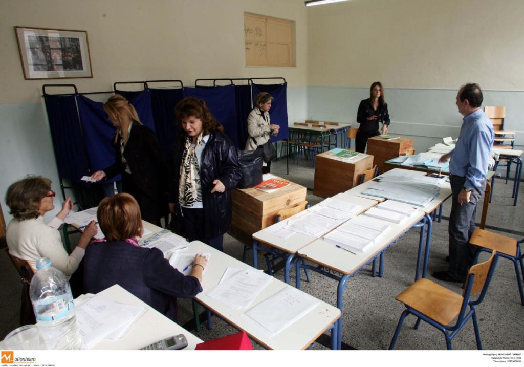 Δημοσκόπηση: Παραμένει πρώτη η ΝΔ – Δυσαρεστημένοι για το Μάτι οι εκλογείς του ΣΥΡΙΖΑ