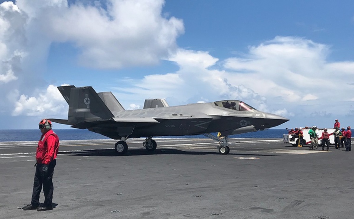 F-35: Επίσημη πρώτη των stealth μαχητικών των ΗΠΑ πάνω σε αεροπλανοφόρο! [pics]