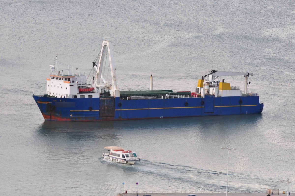 Μηχανική βλάβη σε φορτηγό πλοίο ανάμεσα σε Κύθνο και Σύρο
