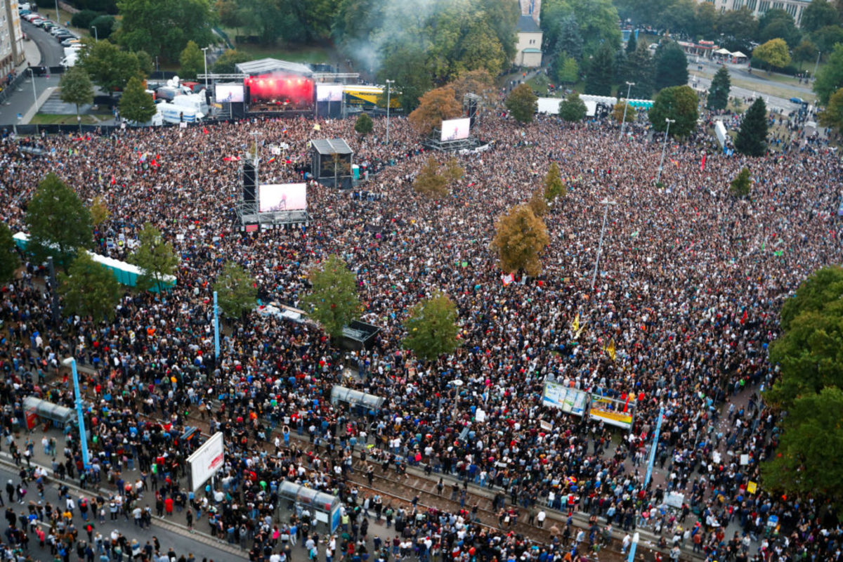 Κέμνιτς: Μεγάλη συναυλία διαμαρτυρίας κατά της ακροδεξιάς και της ξενοφοβίας!