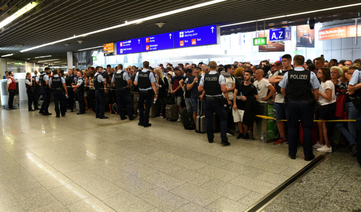 Γερμανική Αστυνομία: “Ποτέ δεν κάναμε καψόνια σε επιβάτες πτήσεων από την Ελλάδα”