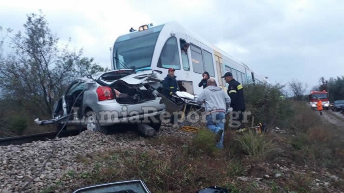 Φθιώτιδα: Νεκρή καθηγήτρια στο σιδηροδρομικό δυστύχημα – Σκληρές εικόνες στη διάβαση του θανάτου – Το λάθος που έφερε την τραγωδία [pics]