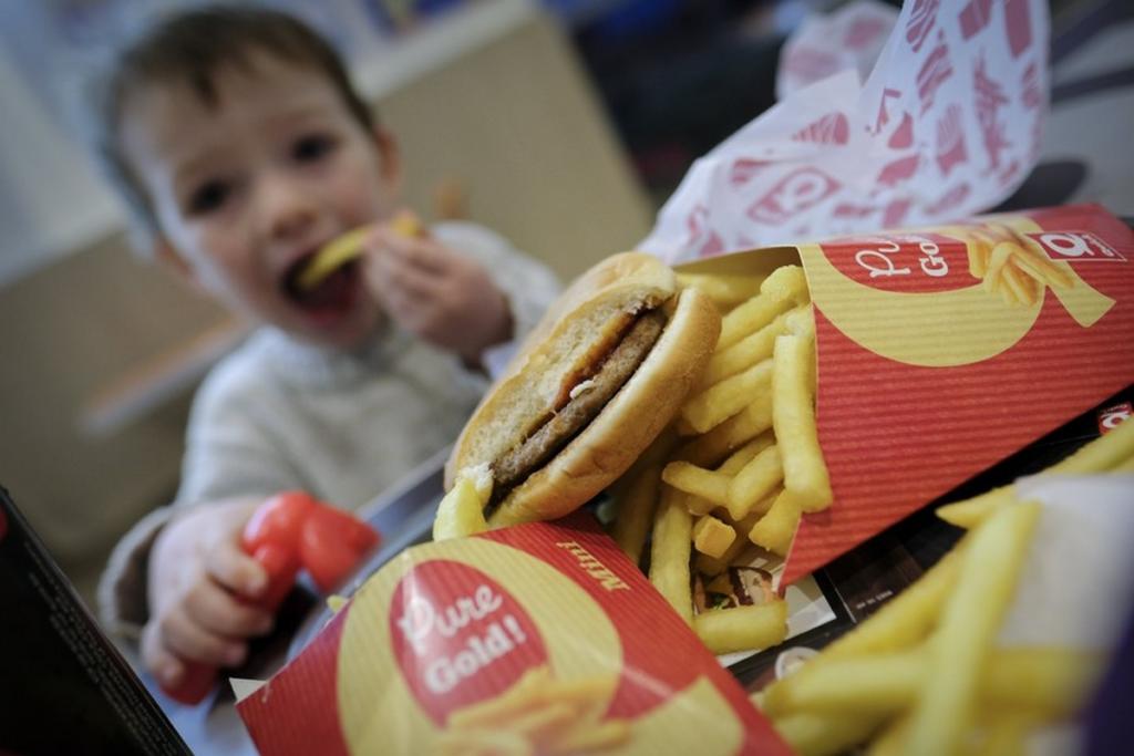 Junk food και κατάθλιψη πάνε πακέτο