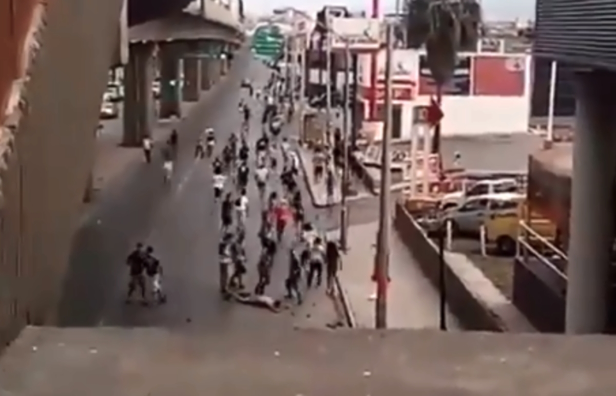 Εικόνες σοκ! “Σάπισαν” στο ξύλο οπαδό – Επιχείρησαν να πατήσουν κόσμο με αμάξι – video