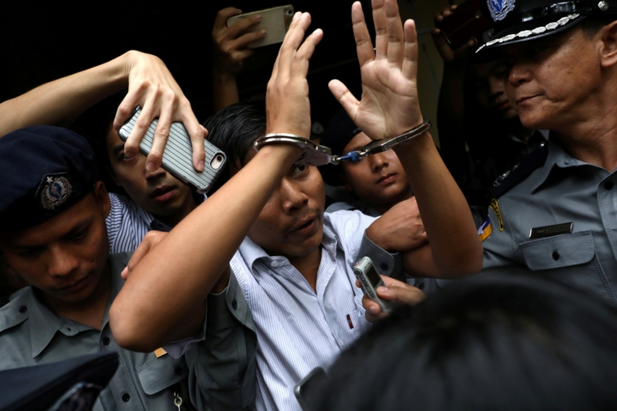 Μιανμάρ: 7 χρόνια φυλακή σε δύο δημοσιογράφους του Reuters