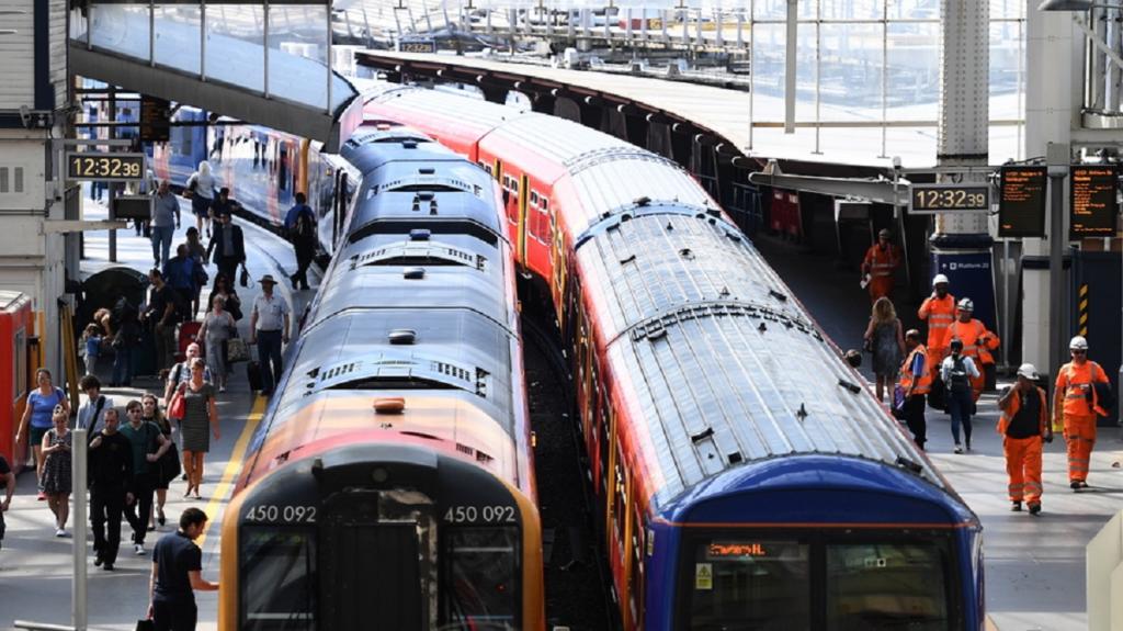 Βρετανία: Η μεγαλύτερη απεργία σιδηροδρομικών εδώ και 30 χρόνια φέρνει χάος στις μετακινήσεις